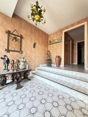 Maison - 216 m² - 6 pièces