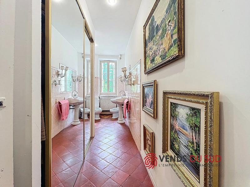 Viager - Demeure - 223 m² - 6 pièces