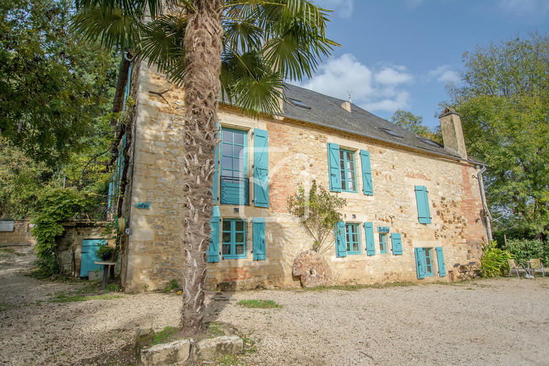 Maison - 299 m² - 15 pièces