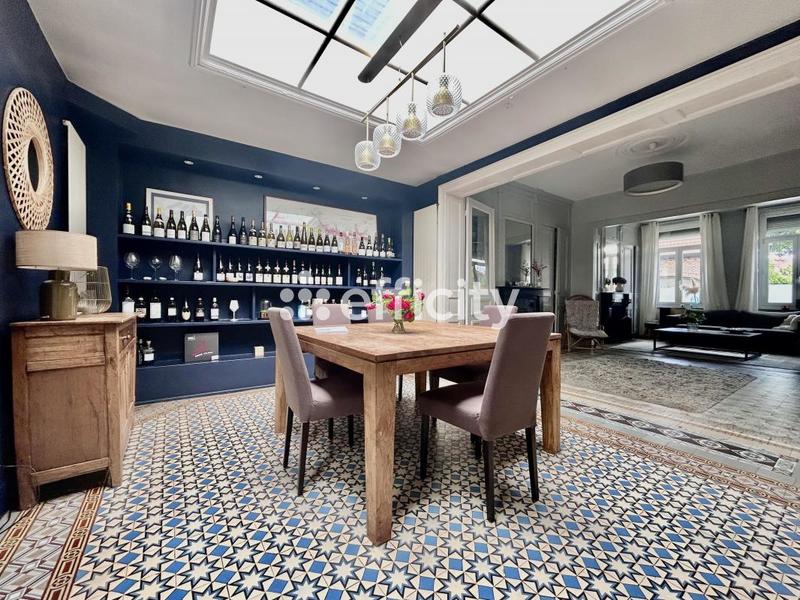 Maison - 200 m² - 8 pièces