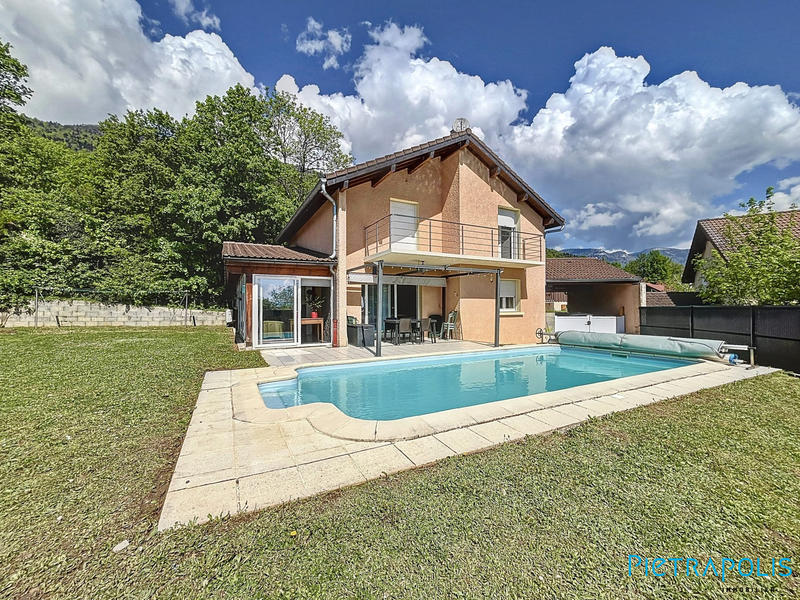 Maison traditionnelle - 182 m² - 6 pièces