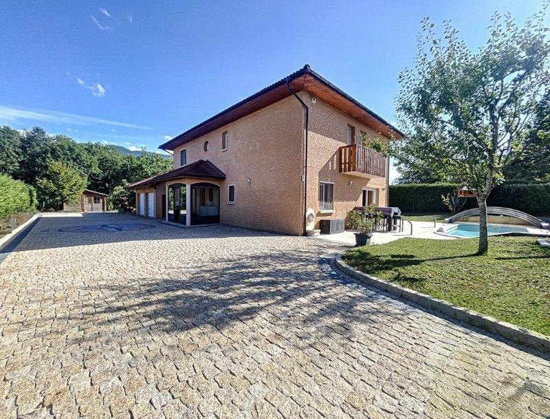 Maison - 284 m² - 7 pièces