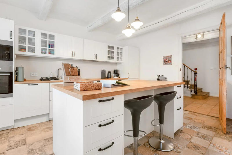 Maison - 330 m² - 10 pièces