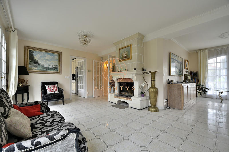 Maison - 200 m² - 8 pièces