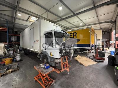 Entrepôt - 1 060 m²