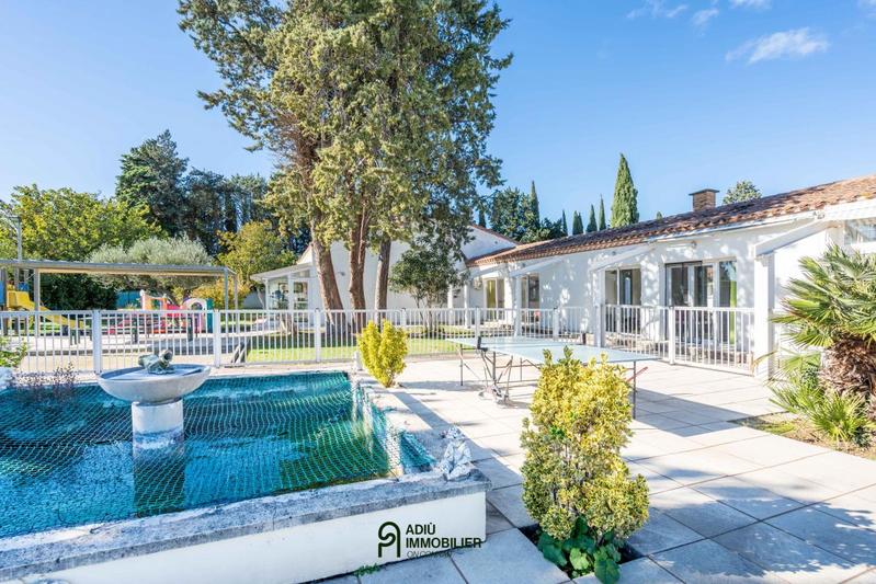 Maison - 650 m² - 24 pièces