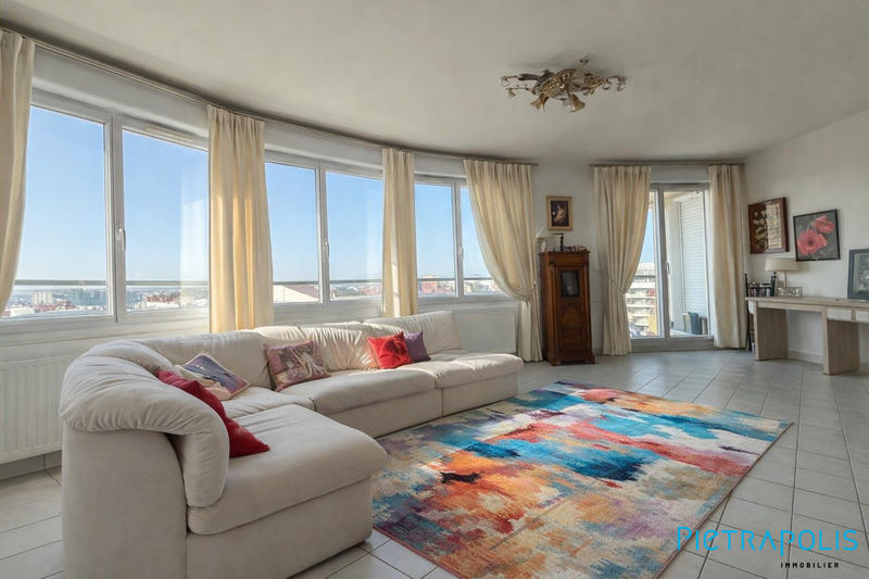 Appartement - 125 m² - 5 pièces