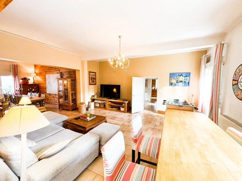 Propriété - 450 m² - 11 pièces