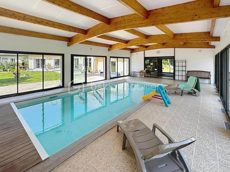 Propriété - 377 m² - 9 pièces