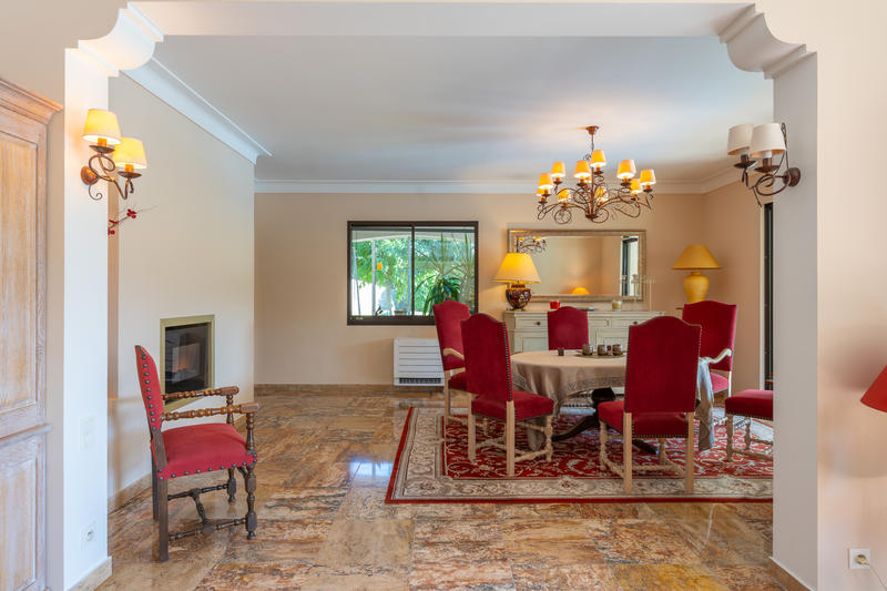 Villa - 300 m² - 8 pièces