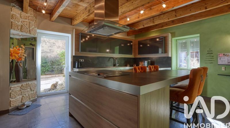 Maison - 240 m² - 7 pièces