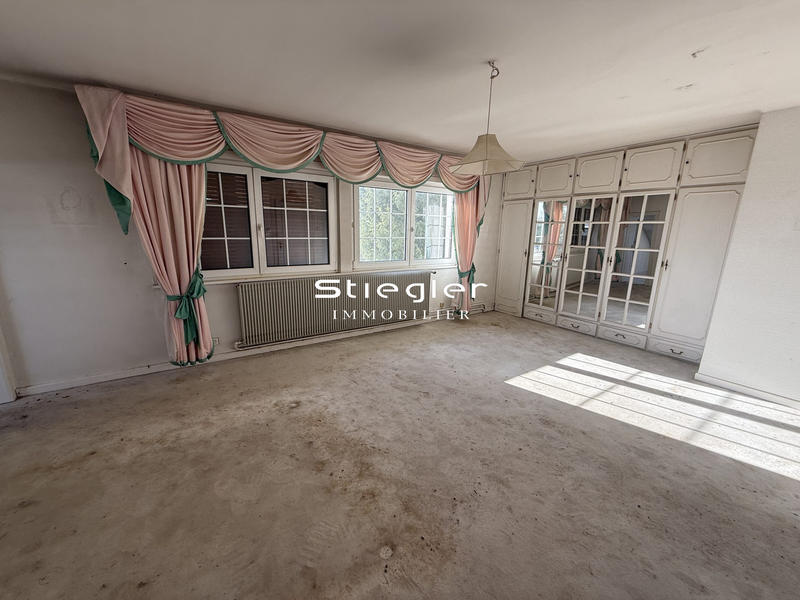 Maison - 204 m² - 6 pièces