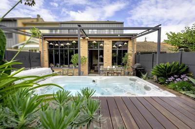 Maison - 250 m² - 8 pièces