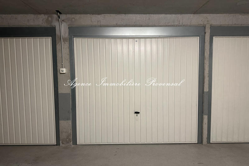 Parking / Garage - 12 m²