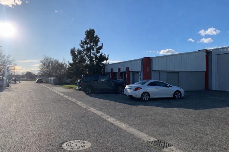 Local commercial - 2 050 m² - 1 pièce