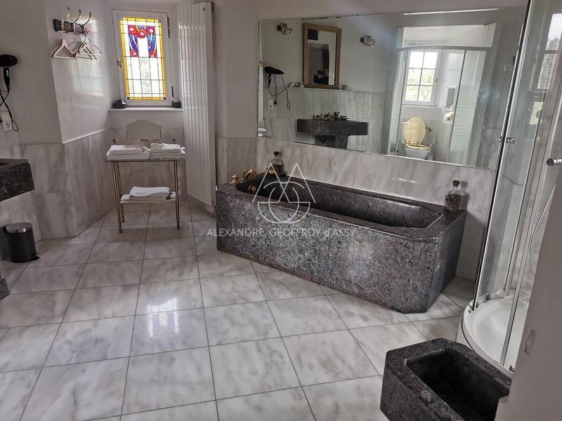 Demeure - 3 000 m² - 26 pièces