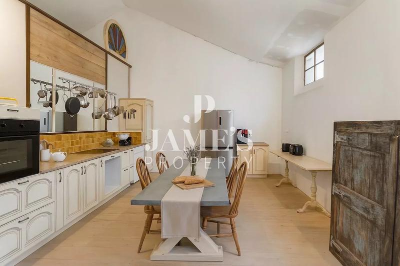 Maison - 220 m² - 3 pièces