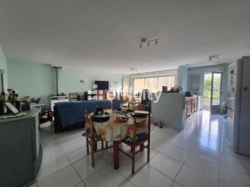 Maison - 235 m² - 9 pièces