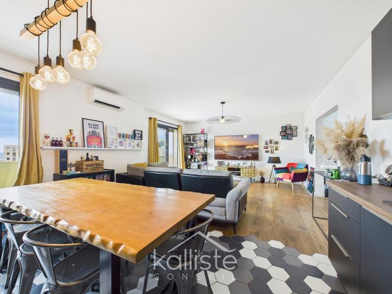 Appartement - 93 m² - 4 pièces