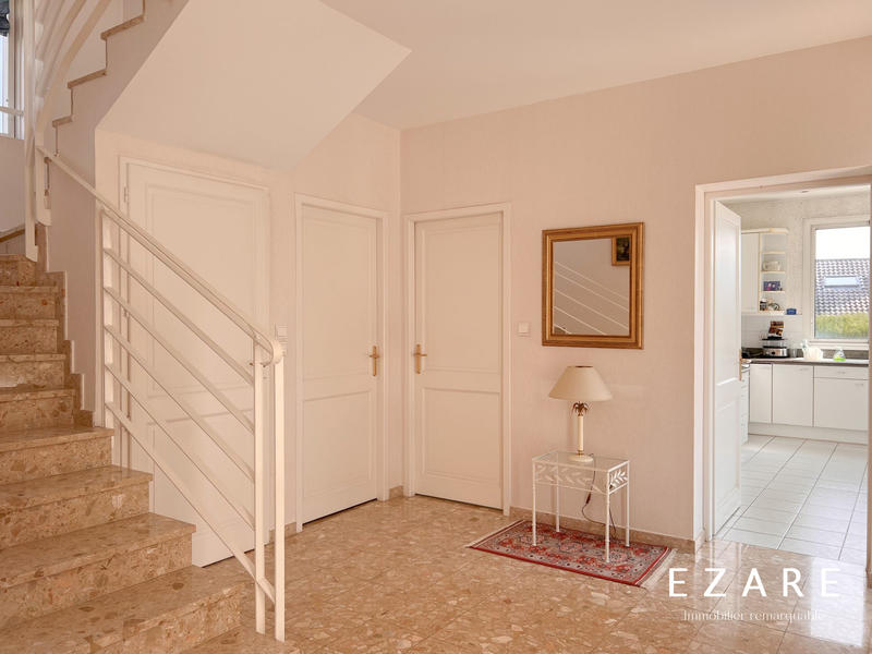 Maison - 207 m² - 7 pièces