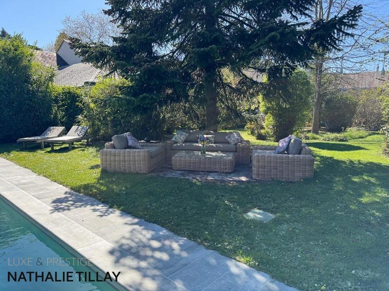 Maison - 284 m² - 9 pièces