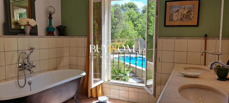 Maison - 180 m² - 5 pièces