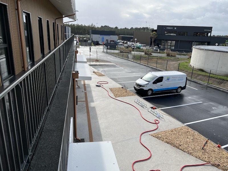 Local commercial - 697 m² - 5 pièces