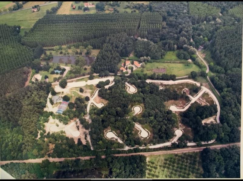 Terrain - 31 811 m²