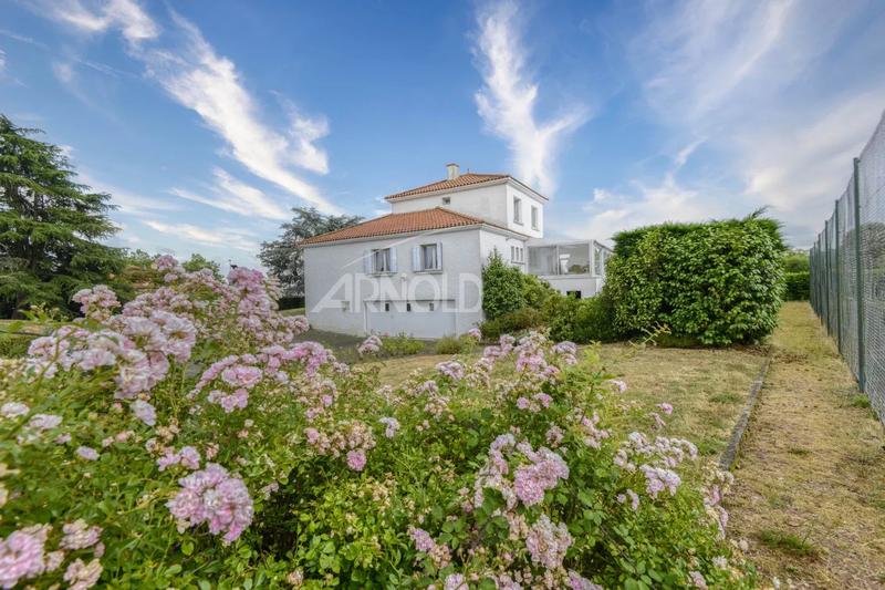 Maison - 336 m² - 7 pièces