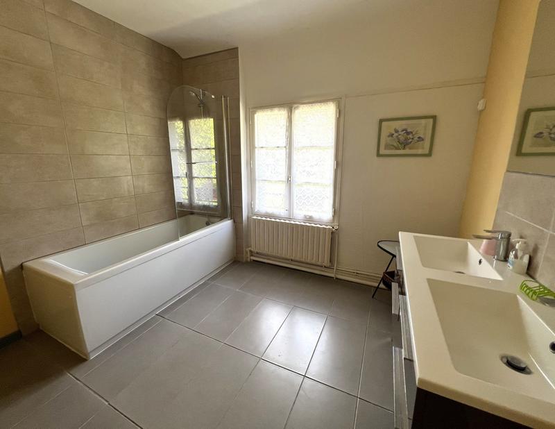 Maison traditionnelle - 131 m² - 8 pièces