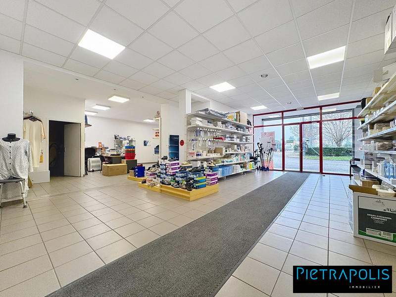 Local commercial - 270 m² - 4 pièces
