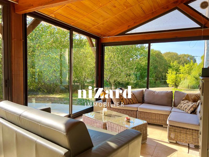 Propriété - 1 840 m² - 40 pièces