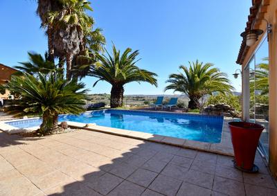 Villa - 235 m² - 6 pièces