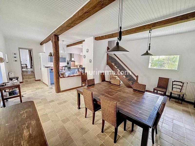 Maison - 341 m² - 13 pièces