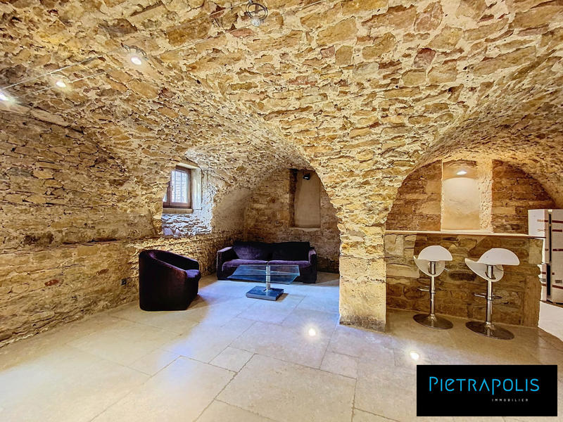 Maison - 236 m² - 7 pièces