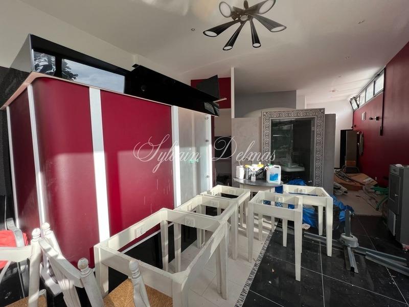 Demeure - 2 000 m² - 25 pièces