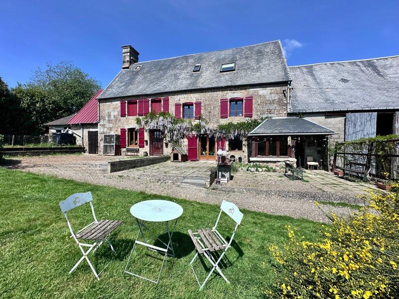 Maison en pierre - 244 m² - 7 pièces