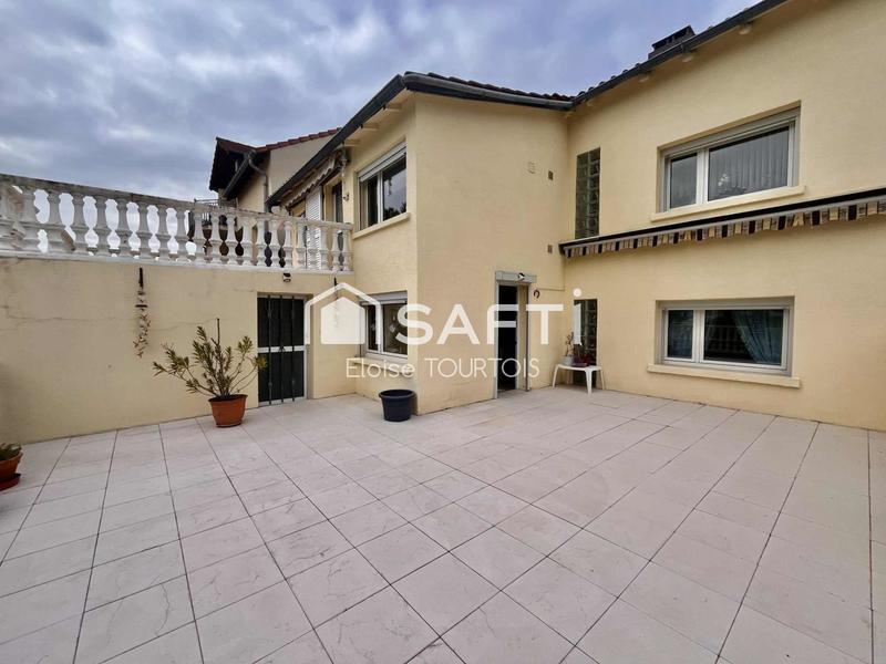 Maison - 215 m² - 12 pièces