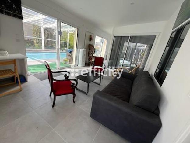 Maison - 227 m² - 7 pièces