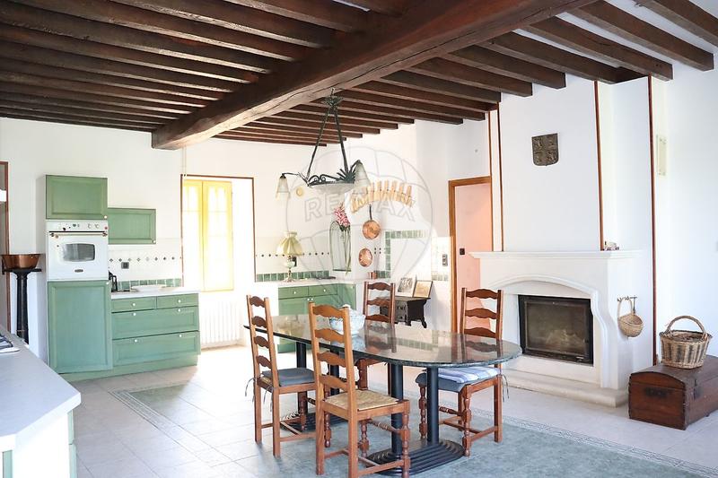 Maison - 237 m² - 8 pièces