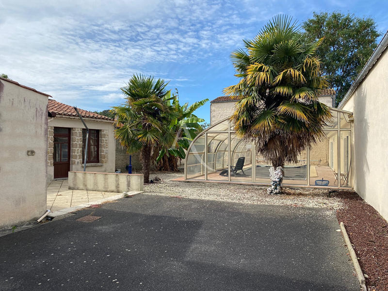 Maison - 204 m² - 6 pièces