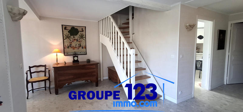 Maison - 220 m² - 6 pièces