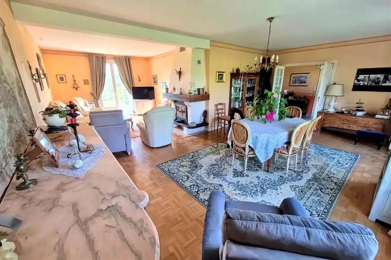 Pavillon - 136 m² - 5 pièces