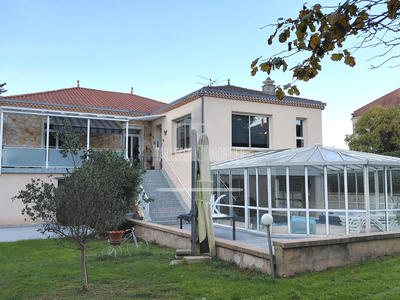 Maison - 220 m² - 7 pièces