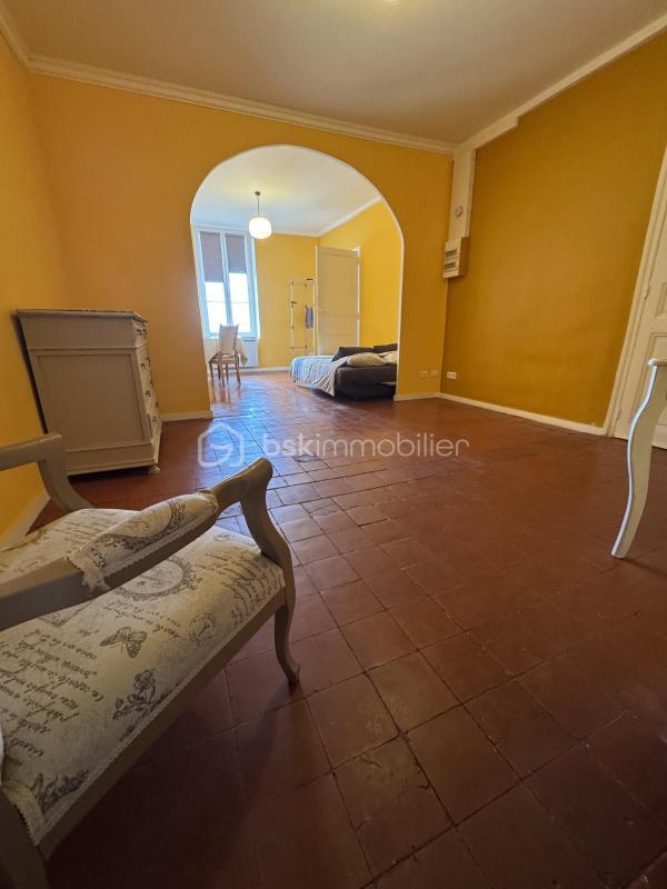 Studio - 85 m² - 4 pièces