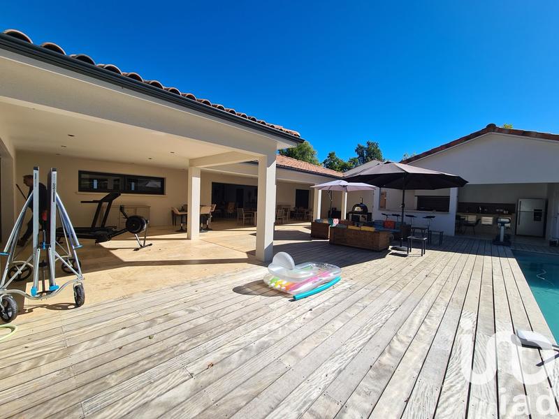 Maison - 250 m² - 7 pièces