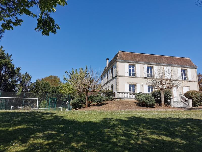 Maison de maîtres - 320 m² - 10 pièces