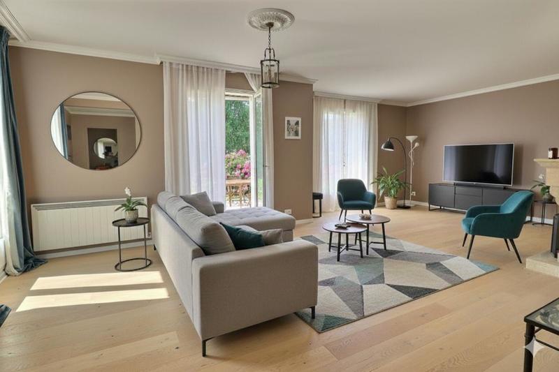 Maison - 240 m² - 9 pièces