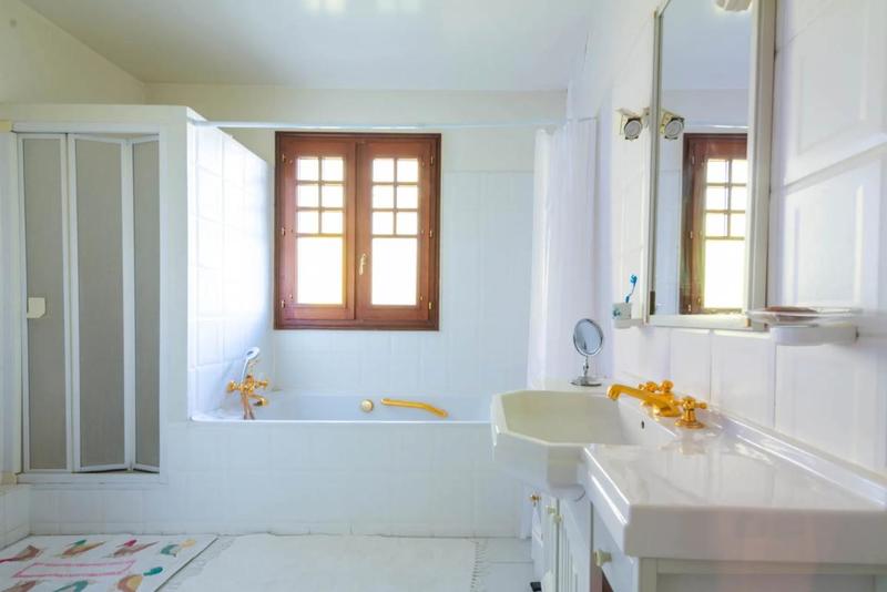 Maison - 400 m² - 8 pièces