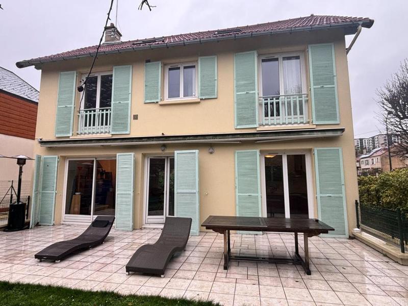 Maison - 267 m² - 6 pièces
